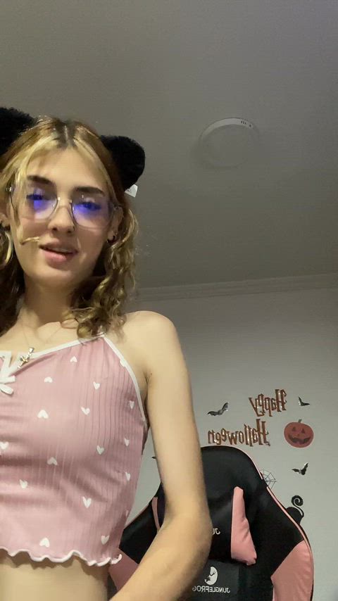 braless colombian cute glasses piercing tattoo tiktok tik-tok clip