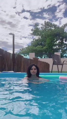 big tits brazilian cleavage clip