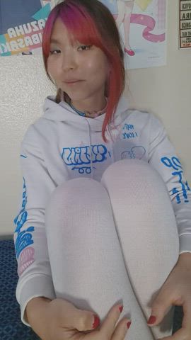 Spread my legs for a surprise! π