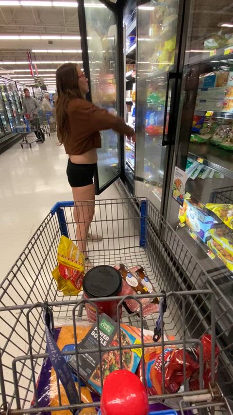 exhibitionist nipslip public adorable-porn clip