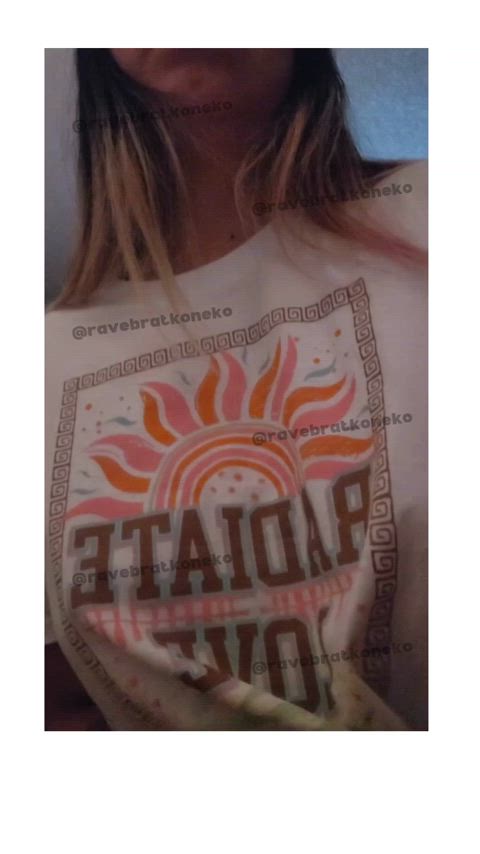 A lil underboob never hurts