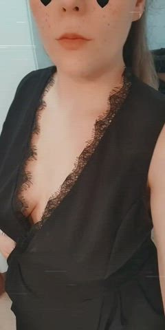 braless flashing natural tits clip