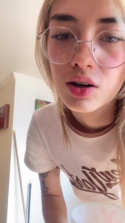braless colombian cute glasses tiktok tik-tok clip