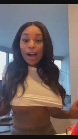 Huge Tits Nipslip Underboob clip