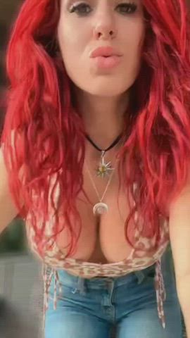 Cleavage Redhead TikTok clip