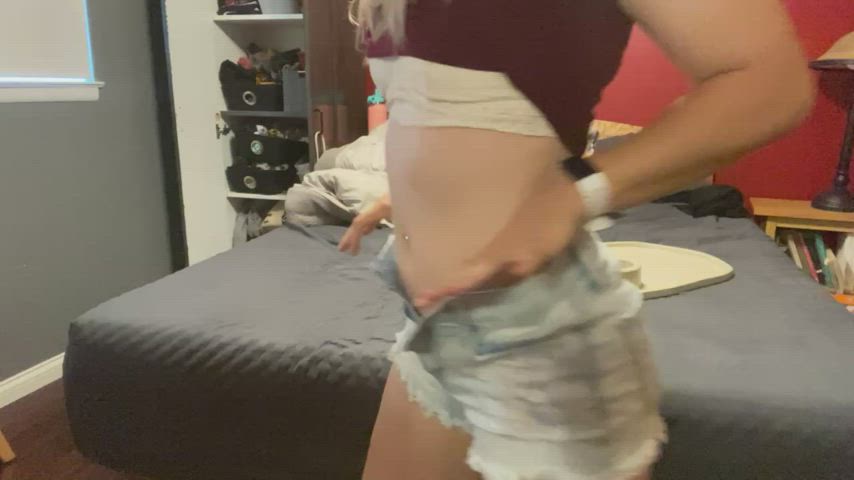 Ass Shaking Shorts clip