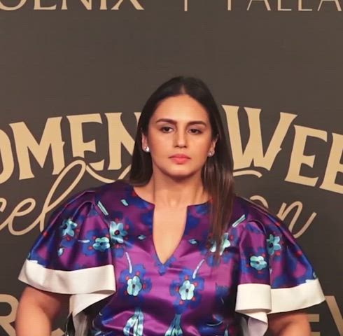 Bollywood Celebrity Cleavage clip