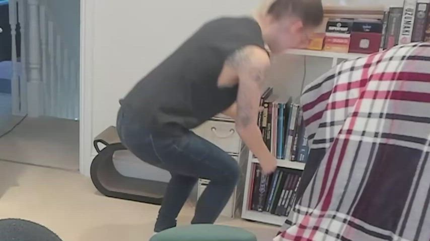 braless milf non-nude sideboob clip
