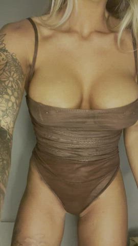 babe bikini boobs onlyfans sex bigger-than-you-thought titty-drop clip