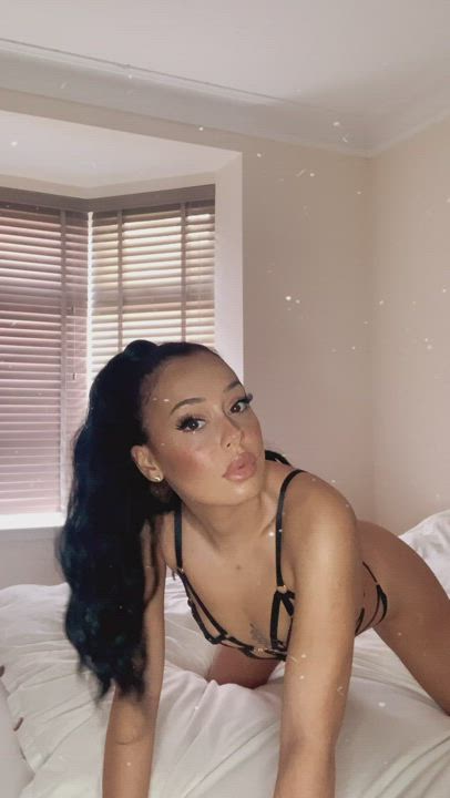 Brunette Lips Teen clip