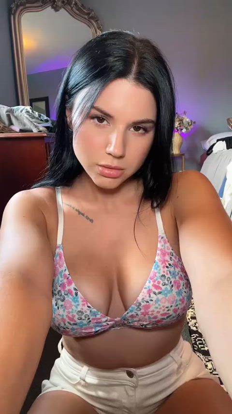amateur babe big tits boobs busty cleavage onlyfans sexy tiktok tits amateur-girls