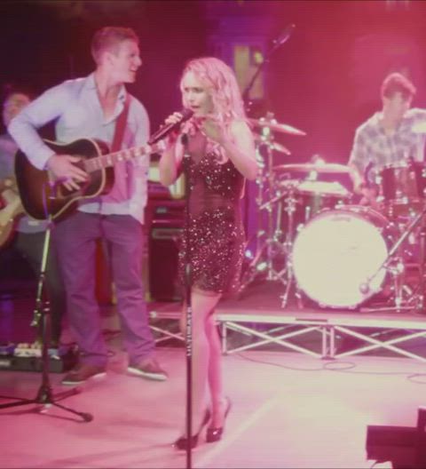 blonde hayden panettiere legs clip