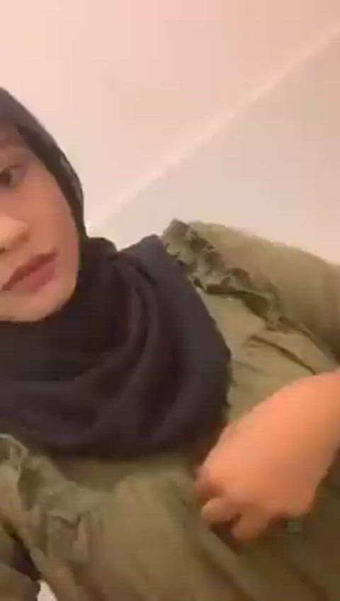 boobs hijab selfie clip