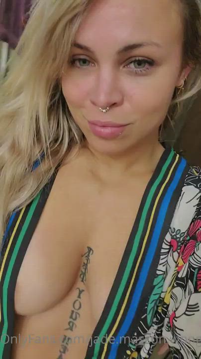 Big Tits Celebrity Cleavage clip
