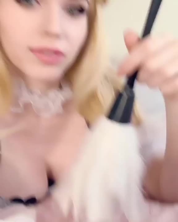 An Adoring Maid