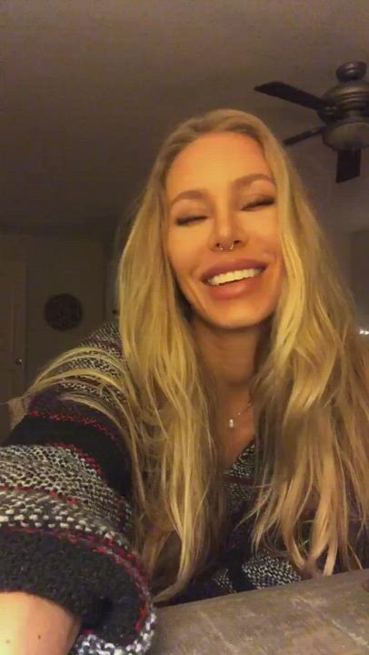Big Tits Blonde Model clip