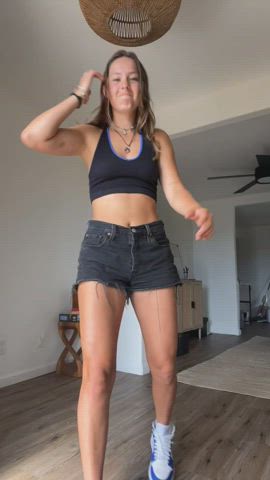dancing girls tiktok clip