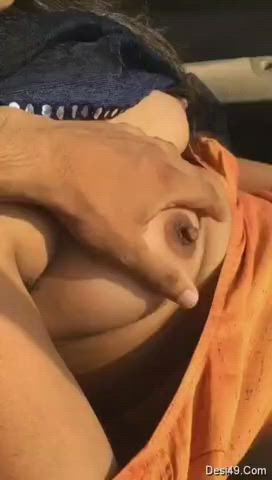 Indian 🍑couple 💋seducing in car video