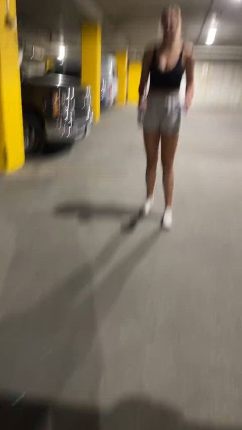 6'9" Anna