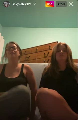 flashing girls tits clip