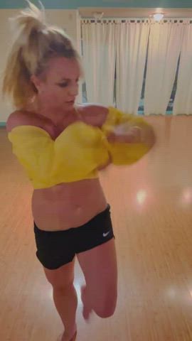 britney spears cleavage dancing clip