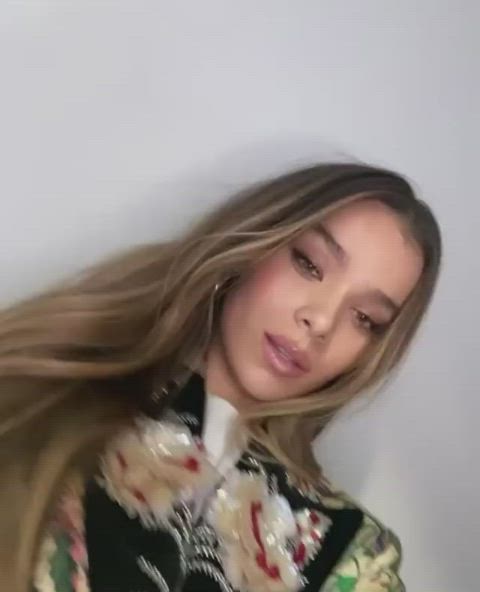 hailee steinfeld sexy sexy voice clip