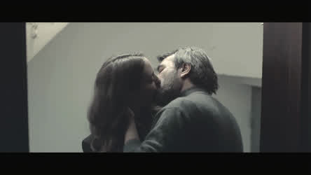 Celebrity Kiss clip