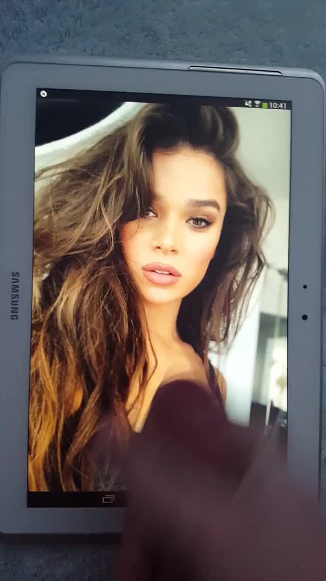 HaileeSteinfeld01
