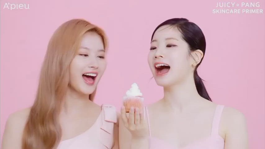 Sana & Dahyun who would you spread out first?🥵💦