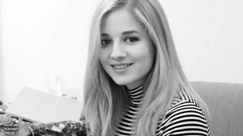 blonde celebrity shorts teen clip