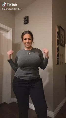 MILF dancing ๐