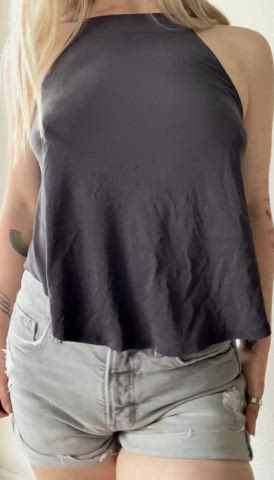 amateur blonde boobs braless milf pokies clip