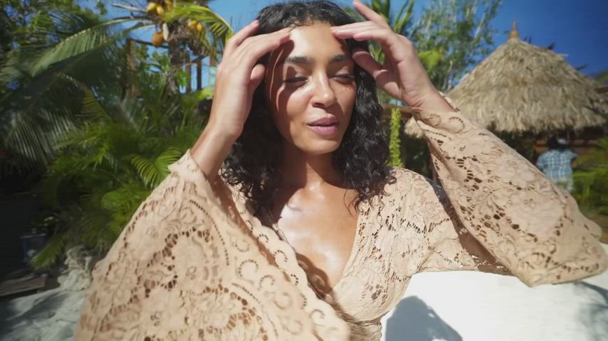 bikini body model clip
