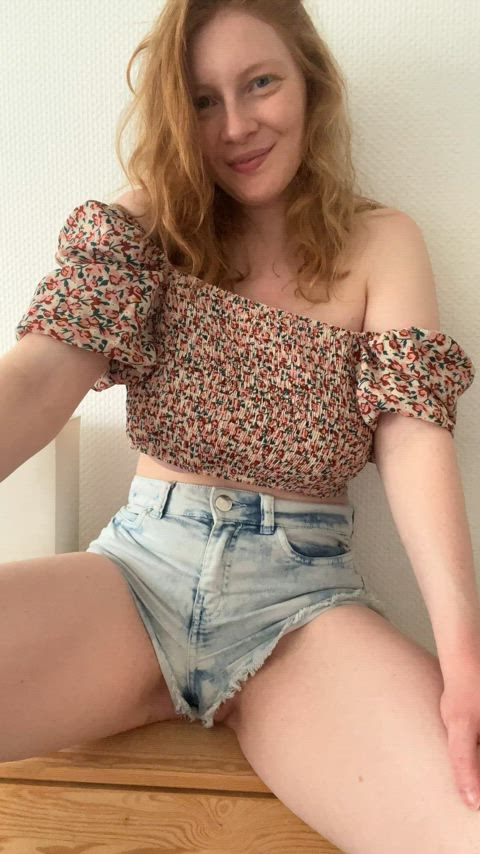 amateur big tits busty natural natural tits pale redhead clip