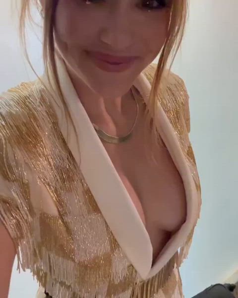 actress cleavage jiggle jiggling clip