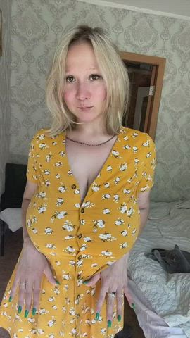 big tits cleavage dancing natural tits clip