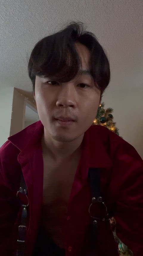 Santa never comes early, but he does tease slowly ๐