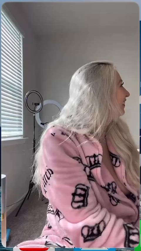 tiktok nipslip nipple nipple piercing big tits tits boobs accidental clip