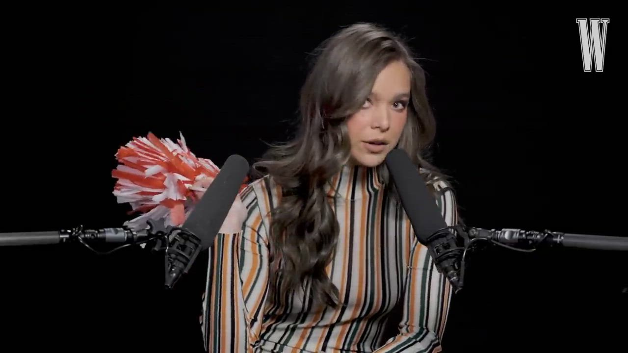 Celebrity Cheerleader Hailee Steinfeld clip