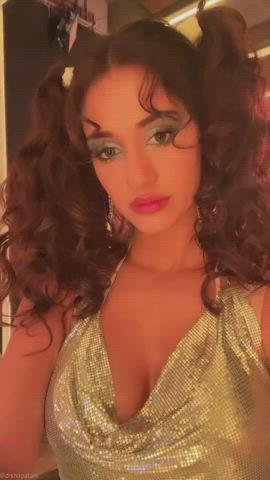 Disha Patani's fabulous cleavage... π
π
π
π