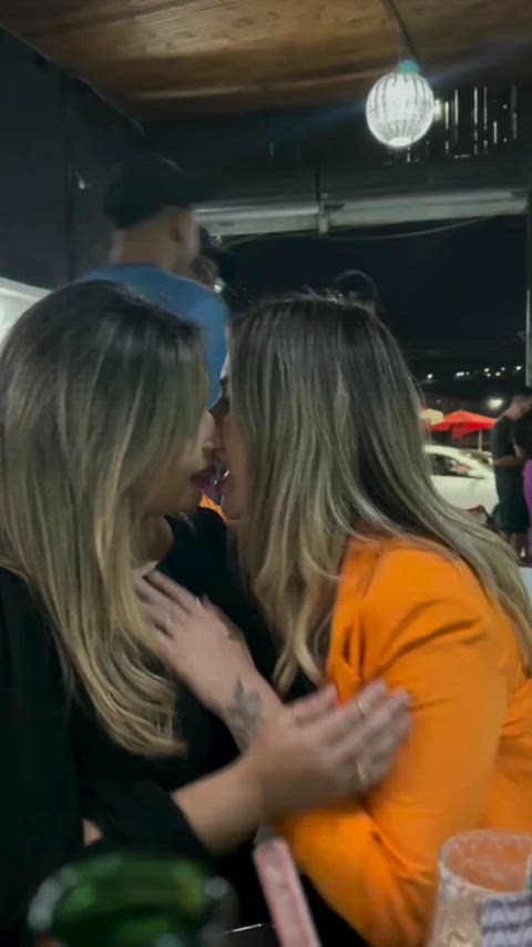Hot Friends Kissing