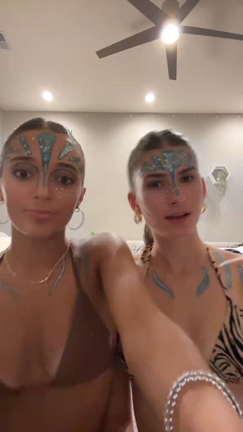 18 years old bikini friends swimsuit teens tiktok tik-tok clip