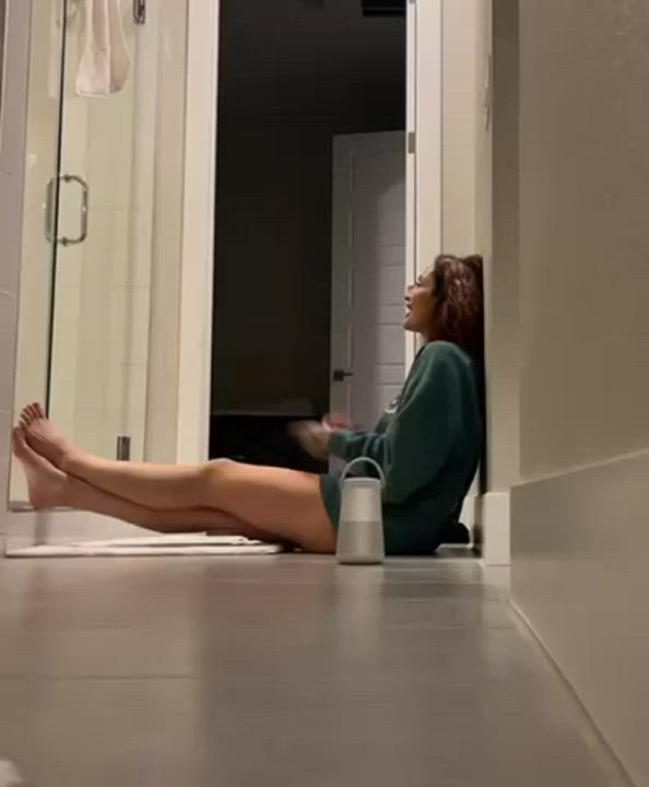 Feet Legs Up MILF clip