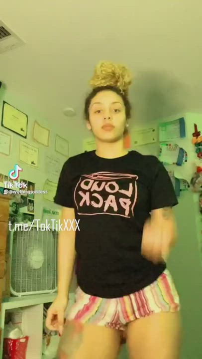 Big Ass Big Tits Girls clip