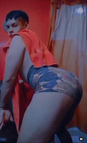 A real twerking dancer!