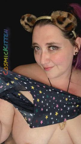 alt big tits exhibitionist pansexual panties smile sniffing tits clip