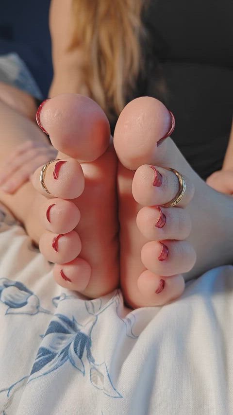 Let's spend the Sunday with you between my feet π€