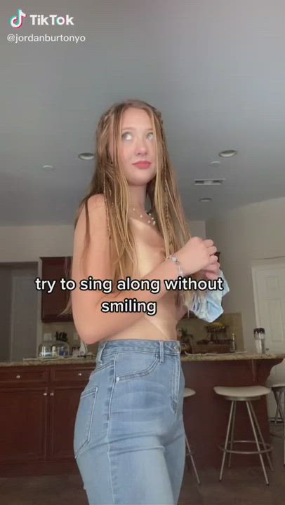 Cleavage Natural Tits TikTok clip