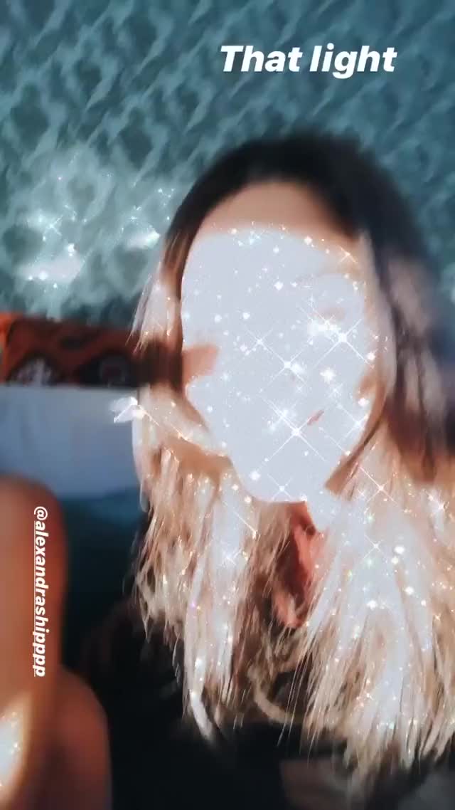 vanessahudgens-story-22497343672