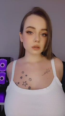 big tits dancing natural tits clip